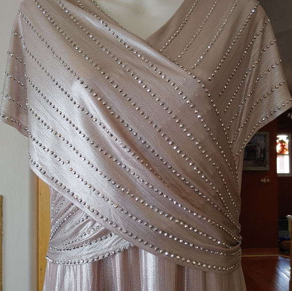 Dress - Picture 2 of 4